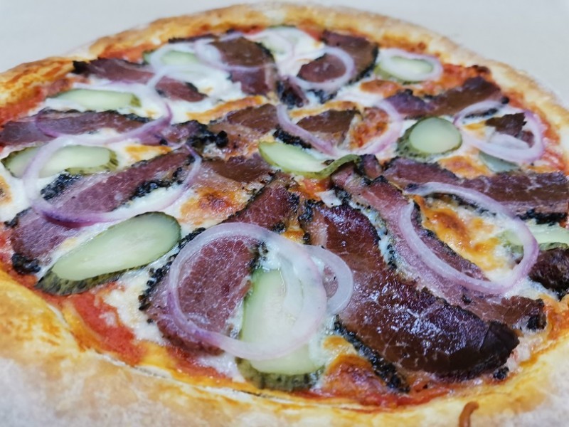 Пицца с пастрами